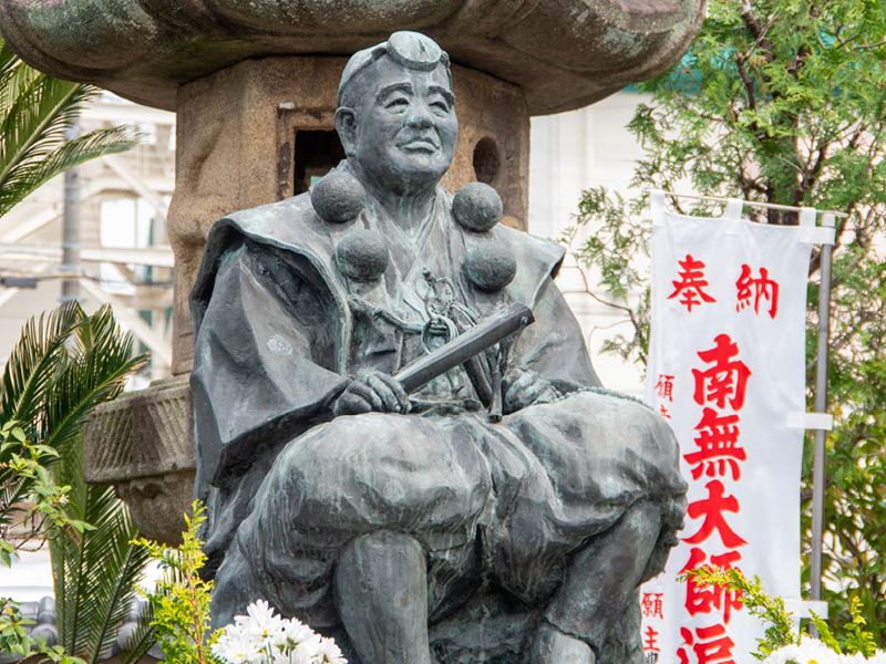 境内の石像