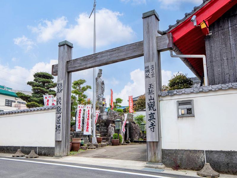 寺院入口の門