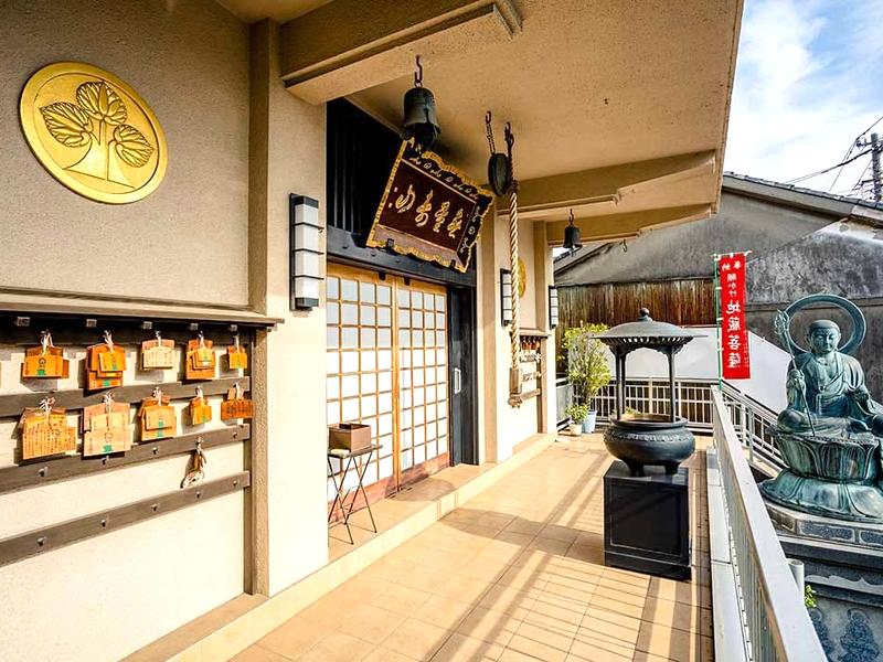 王子善光寺・永代供養納骨塔『やすらぎの塔』