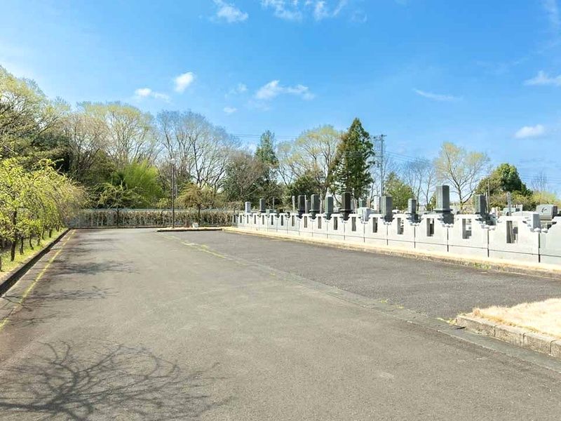 墓域に隣接した駐車場