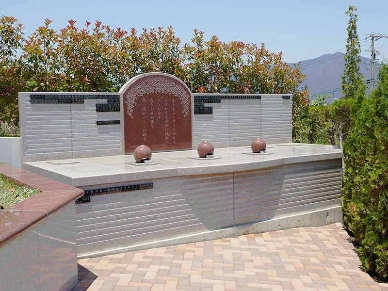 『合同供養塔』メモリアルプレートに名前を刻み「証」を残すことができます