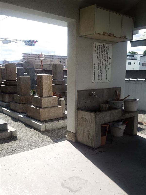 横堤墓地