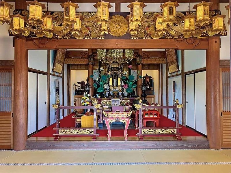 本堂内陣