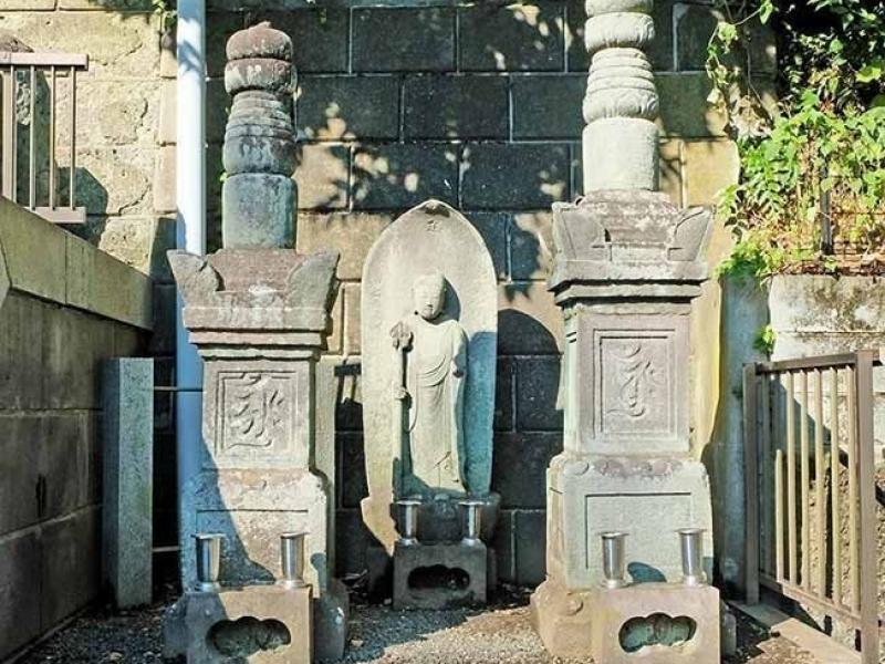 豊嶋明重父子供養塔