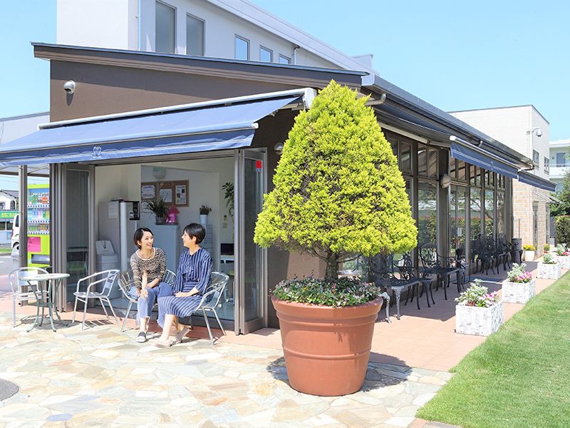 管理事務所のオープンテラス