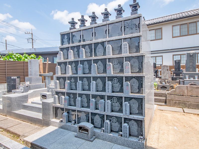 屋外の壁面納骨壇