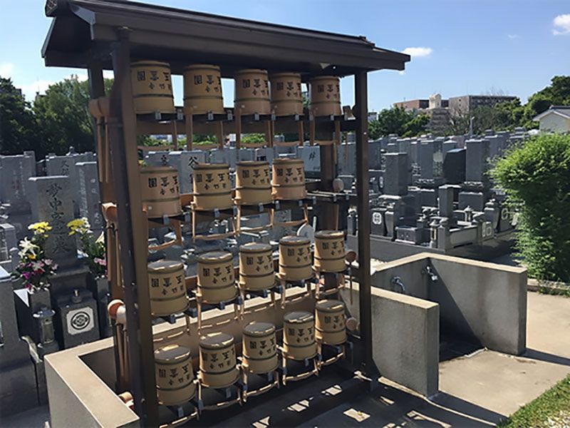 生玉霊園　水汲み場と参拝道具