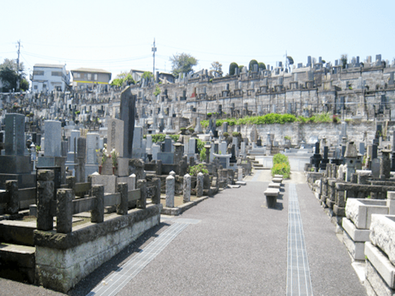 横浜市営 三ツ沢墓地　日当たりのよい墓域
